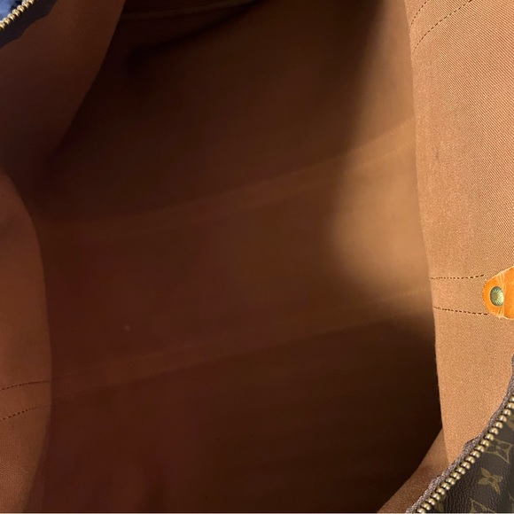 100% AUTHENTIC LOUIS VUITTON MONOGRAM KEEPALL 55
Vintage in good condition!! - Picture 8 of 8